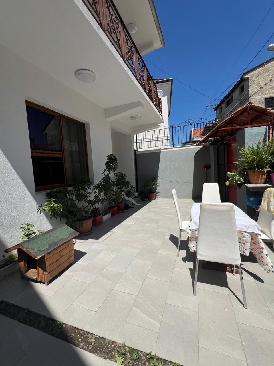 David Guesthouse Shkodër Extérieur photo